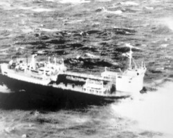<em>Pacocean</em>, ex-<em>Bulkoceanic</em> broken in half, 1969.
( News paper photo )